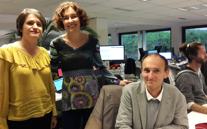 De gauche à droite : Anne-Gaëlle Macé, responsable filière commerciale, Simona Vasile, responsable filière marketing, et Franck Mosser, dirigeant de MGDIS.