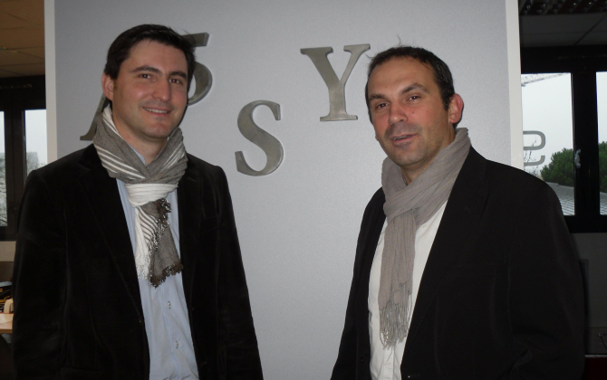 Arnaud Guillet et Patrice Douillard, les deux dirigeants d’Asys, ont mis en place un incubateur qui a porté 16 projets initiés par des salariés et des partenaires de la PME. 