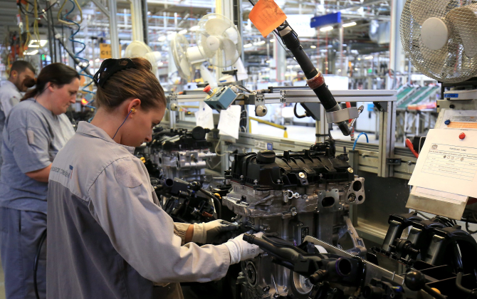Le moteur essence PureTech est actuellement produit dans les usines françaises de Douvrin et Trémery, ainsi qu'en Chine, Xiang Yang.