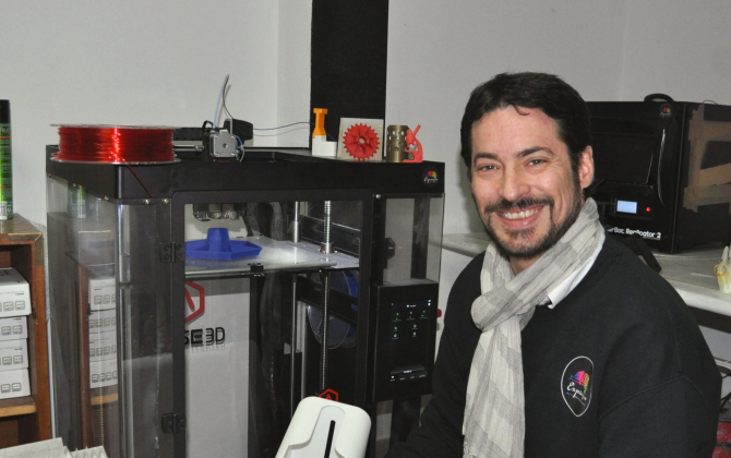 Edwin Robertson, dirigeant d'Exprezis, fabricant de pièces par impression 3D basé dans l'agglomération d'Angers.