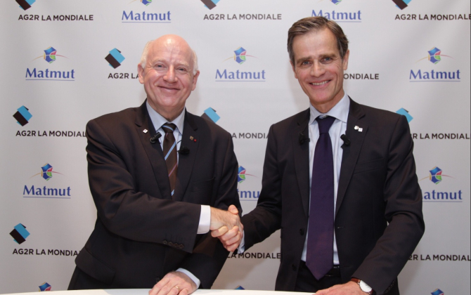 André Renaudin, directeur général d'AG2R La Mondiale et Nicolas Gomart, directeur général du groupe Matmut, lors de la présentation du plan de rapprochement des deux groupes d'assurance, à Paris le 18 janvier dernier. 