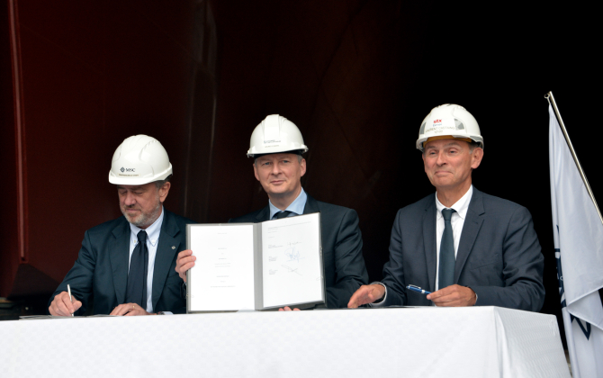 de gauche à droite Gianni Onorato, PDG de MSC Croisières, Bruno Le Maire, ministre de l'Economie et Laurent Castaing, Dg des Chantiers de l'Atlantique. 