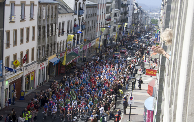 Le Tour de France est un habitué de Brest avec 29 venues, un record. 