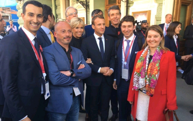 Thierry Meimoum (2e en partant de la gauche) a accompagné le Président Emmanuel Macron en Russie.