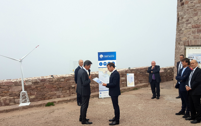 Lors de sa visite sur le site du Cap Fréhel fin juin, le président Emmanuel Macron a assuré que le champ d’éoliennes offshore en baie de Saint-Brieuc verrait bien le jour.