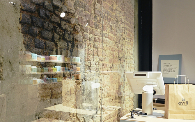 La marque de cosmétiques bio Avril, créée par la PME Microcosme, a ouvert sa toute première boutique à Lille en 2016.