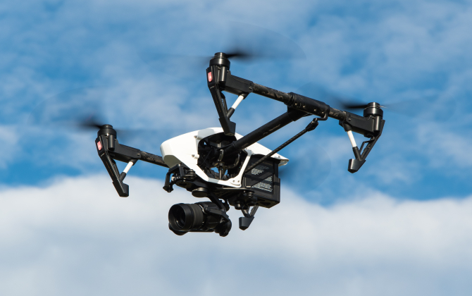 Drone équipé pour la prise de vues