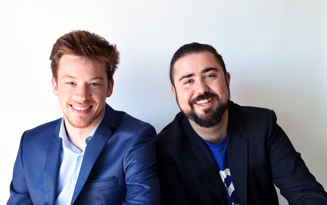 De gauche à droite : Vincent Cotro et Damien Cavaillès, cofondateurs de WeLoveDevs.