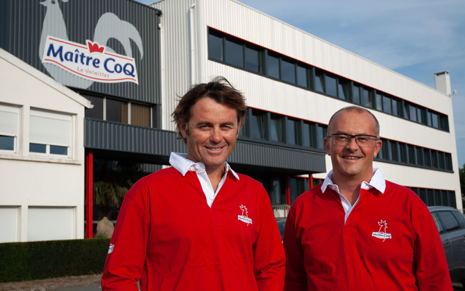 Christophe Guyony, directeur général de Maître Coq (à droite), sponsorise le skipper Yannick Bestaven pour la Route du Rhum 2018.