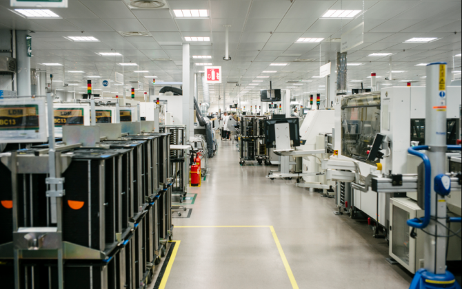 Continental Automotive France investit dans l'automatisation de son usine de Toulouse depuis plus de 20 ans. 
