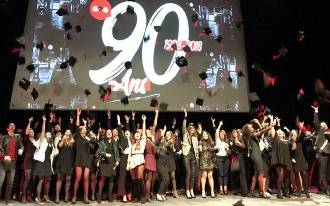 Etudiants du groupe Ecole Vidal lors des 90 ans du groupe à Toulouse en décembre 2018