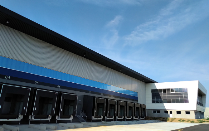 Nouveau centre de stockage centrale de 20 000 mètres carrés à Saint-Quentin-Fallavier que le groupe Paredes investira en avril 2019.