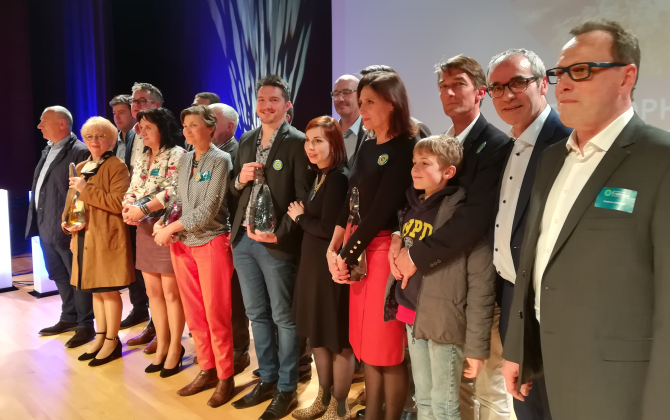 Les lauréats et organisateurs des premiers trophées du tourisme des Côtes-d'Armor.