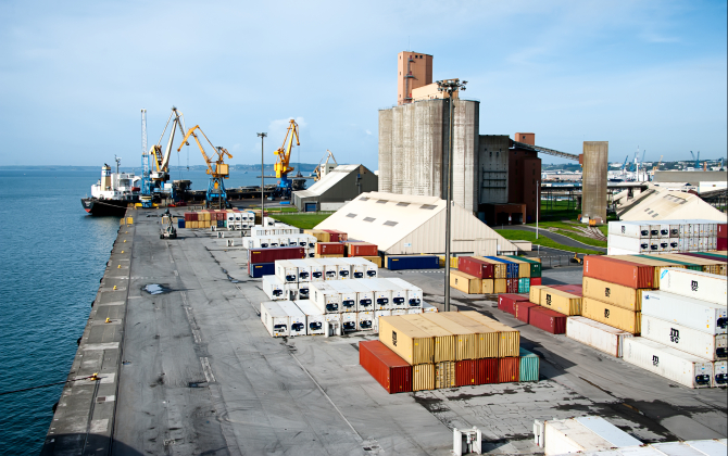 Le port de commerce de Brest.