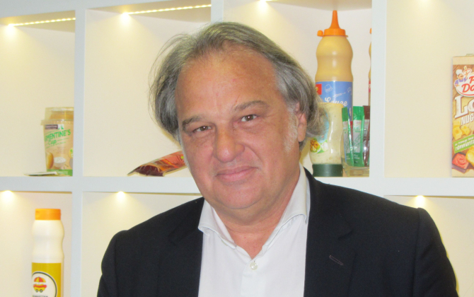 Gilles Bocabeille, PDG de Soréal, a choisi de se mobiliser sur la production de gel hydroalcoolique en parallèle de ses produits habituels destinés à la restauration.