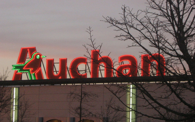 Dans une situation difficile après un déficit record en 2018, Auchan Retail multiplie les mesures drastiques. 