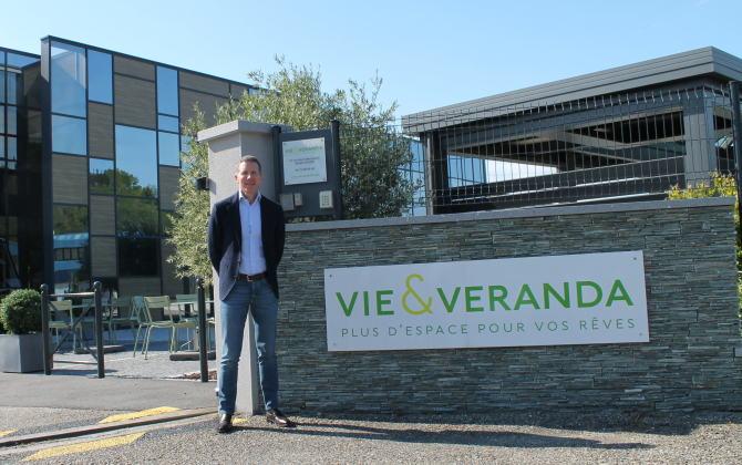 Avec un décalage de deux ans sur son plan de développement initial, Lucas Pinoncély, PDG de Vie & Véranda, relance le développement de son réseau de franchise pour atteindre les 45 concessionnaires en 2022.