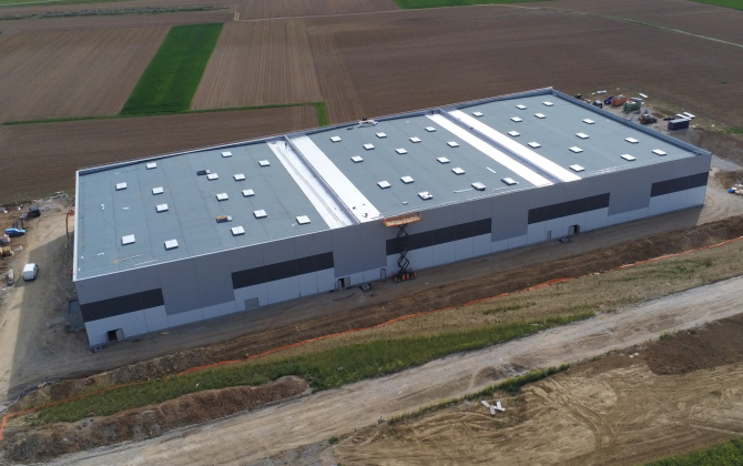 Situé à deux pas de l’aéroport de Bâle-Mulhouse, sur la commune de Blotzheim, le nouveau site sera opérationnel en septembre prochain.