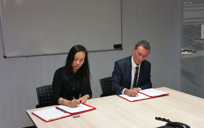 Président de Cooperl Arc Atlantique, leader français du cochon, Patrice Drillet a signé, en 2018, un accord avec Liu Chang, présidente du groupe New Hope Liuhe Co, pour construire à 50-50 une salaisonnerie dans la région de Pékin en Chine.