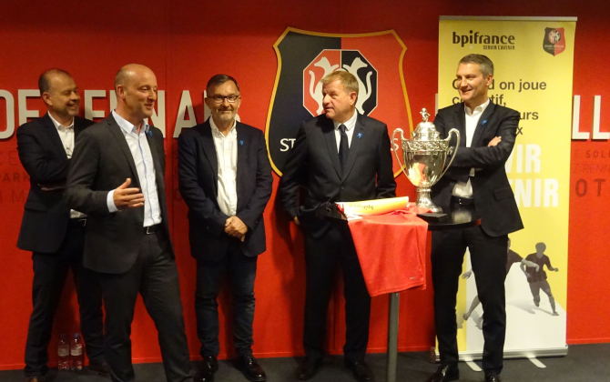 Le Stade Rennais et Bpifrance ont officialisé leur partenariat le 30 octobre 2019 à Rennes. De g. à d. : Hervé Lelarge (Bpifrance Bretagne), Thierry Geffroy (Samsic), Bertrand Delanoë (Stade Rennais), Patrice Bégay (Bpifrance) et Olivier Létang (Stade Rennais).