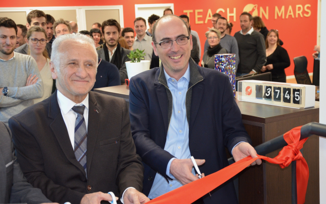Vincent Desnot (à droite), co-fondateur et dirigeant de Teach on Mars, a officiellement inauguré les nouveaux locaux de l'entreprise à Mougins, aux côtés de Jean-Marie Audoli, ancien directeur du Business Pôle qui l'avait vue naître en 2013.