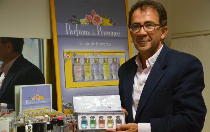 Philippe Charrier, dirigeant de l'entreprise Charrier Parfums à Vallauris (Alpes-Maritimes)
