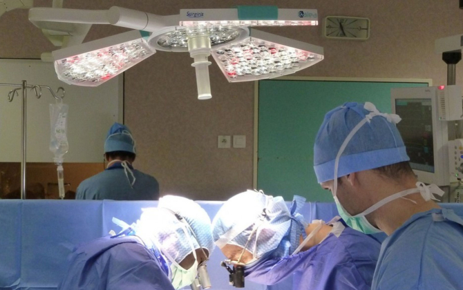 Basée à Croix, Surgiris fabrique des éclairages à LED pour les hôpitaux et notamment, les blocs opératoires. 