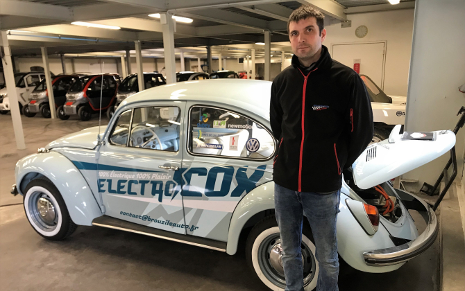 Jérémy Cantin, dirigeant du garage automobile Brouzils Auto et de la société de transformation de véhicules thermiques en électriques E-néo, en Vendée.