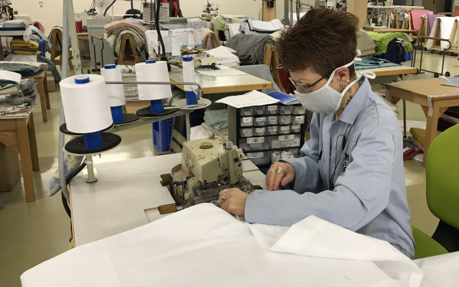 Atelier de fabrication de textile de lit de Blanc des Vosges