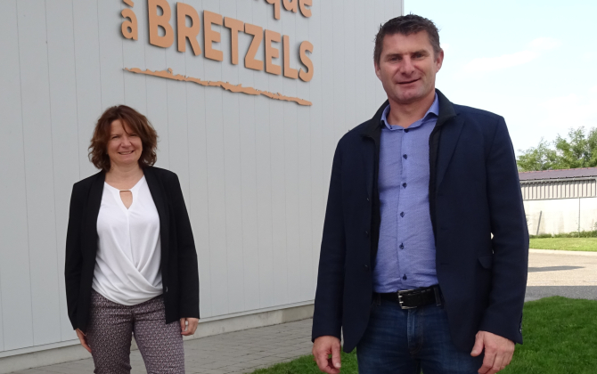 Raphaël Wurtz (à droite), le directeur du site et Anita Schaeffer (à gauche) cherchent à développer la marque Boehli.