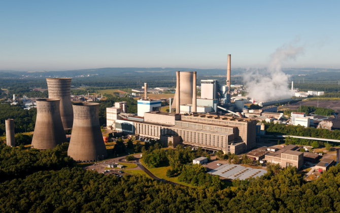 Avec une tranche charbon de 600 MW et deux tranches au gaz de 430 MW, la centrale électrique Émile-Huchet affiche une puissance installée de 1 460 MW.