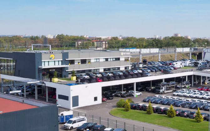 Au terme de ses projets d'agrandissement, Starterre détiendra 130 000 m² de stockage de véhicule dans le Rhône.
