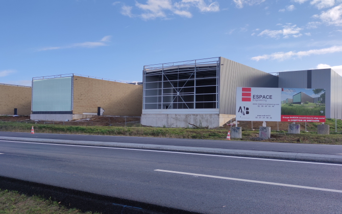 Les nouveaux locaux de Comptoir de Bretagne, en forme de peigne, abriteront au printemps 2021 le siège de l'entreprise, un entrepôt et un showroom.
