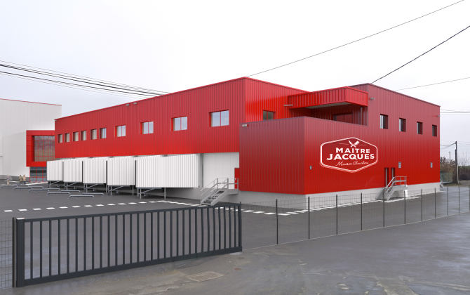À Rennes, Maître Jacques va agrandir son site de 3 200 m², notamment pour améliorer ses performances logistiques (ici une vue du futur bâtiment). 