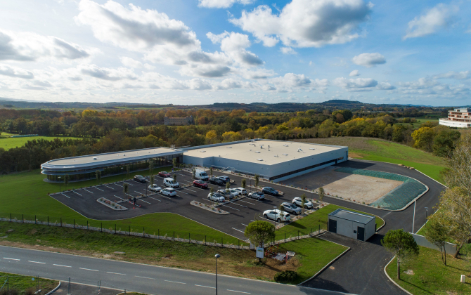 La société tarnaise Syselec s'est doté d'un bâtiment neuf de 4000 m2, incluant des panneaux photovoltaïques et de l'autoconsommation électrique.