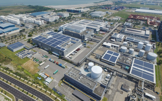 L'usine de panneaux photovoltaïques de REC à Singapour