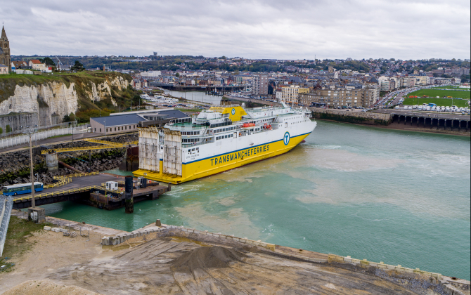 Des travaux ont été réalisés dans le port de Dieppe pour améliorer les flux de passagers et de marchandises entre la France et la Grande-Bretagne. 