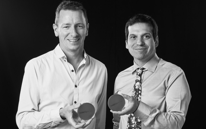 Philippe Lavalle (à gauche) et Nihal Engin Vrana (à droite) ont cofondé la medtech Spartha Medical à Strasbourg en 2019.