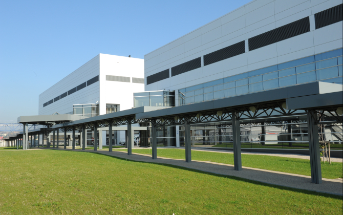 Sanofi annonce un investissement global de 610 millions d’euros pour créer un nouveau centre de recherche dédié aux vaccins à Marcy-l’Étoile, ainsi qu’un nouveau site de production innovant à Neuville-sur-Saône (Rhône). 