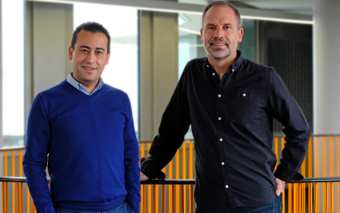 De gauche à droite, Noureddine Bekrar et Christophe Dandois, cofondateurs de Leocare.