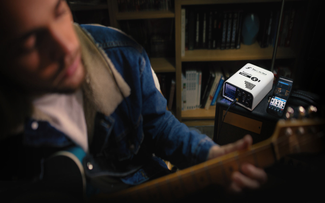 Orosys fabrique, sous la marque Two notes Audio Engineering, des "sourdines électroniques" simulant le son d'un ampli de guitare.