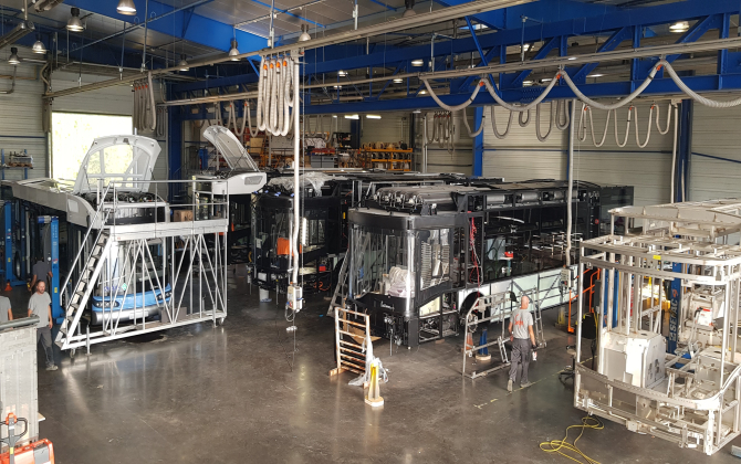 Ateliers de la PME tarnaise Safra, qui conçoit et fabrique les bus à hydrogène Businova.