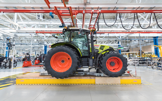 70% des tracteurs produit par Claas au Mans sont exportés.