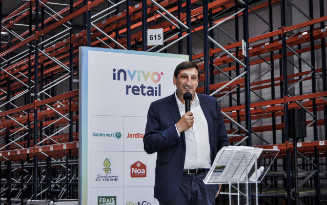 Guillaume Darrasse, directeur Général d'InVivo Retail  sur le nouveau site logistique de 36000 mètres carrés inauguré fin juin à Verrières-en-Anjou.