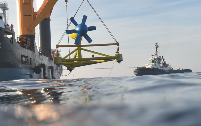 La SAS MHE (Morbihan Hydro Energies) porte un projet de ferme pilote d’hydroliennes dans le Golfe du Morbihan, fruit d'une coopération entre Sabella et la Sem R6 énergies. L'opération de collecte est en cours sur la plateforme Gwenneg.bzh.