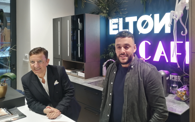 Bernard Abbou, cofondateur de la marque de cuisine Aviva et son neveu Benjamin Abbou, qui prend la direction de la marque Elton Cuisine.