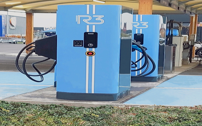 La nouvelle filiale de DBT, R3, aura pour rôle d’installer et d’opérer des stations de recharge de véhicules électriques, chez des partenaires.