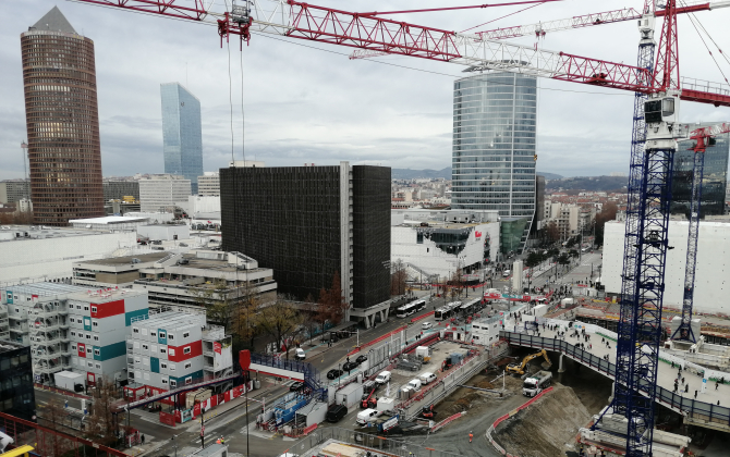 La tour To Lyon mêlant des surfaces de bureaux, un hôtel et des commerces doit être livrée en fin d’année 2023, par le promoteur Vinci Immobilier et le constructeur Vinci Construction.
