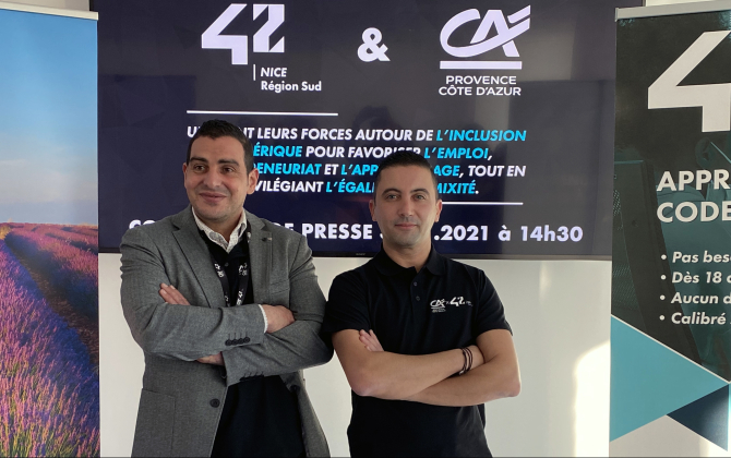Rachid Abarki (à gauche), président de 42 Nice, et Stéphane Benoussaïd, directeur marketing du Crédit Agricole Provence Côte d’Azur, ont signé un partenariat.