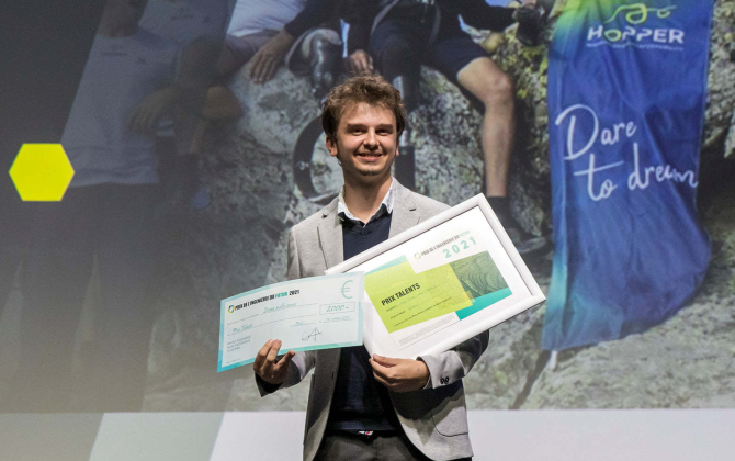 Victor Premaud, le directeur général d’Hopper, a reçu le prix "Talents" lors du Prix de l’ingénierie du Futur en octobre 2021.